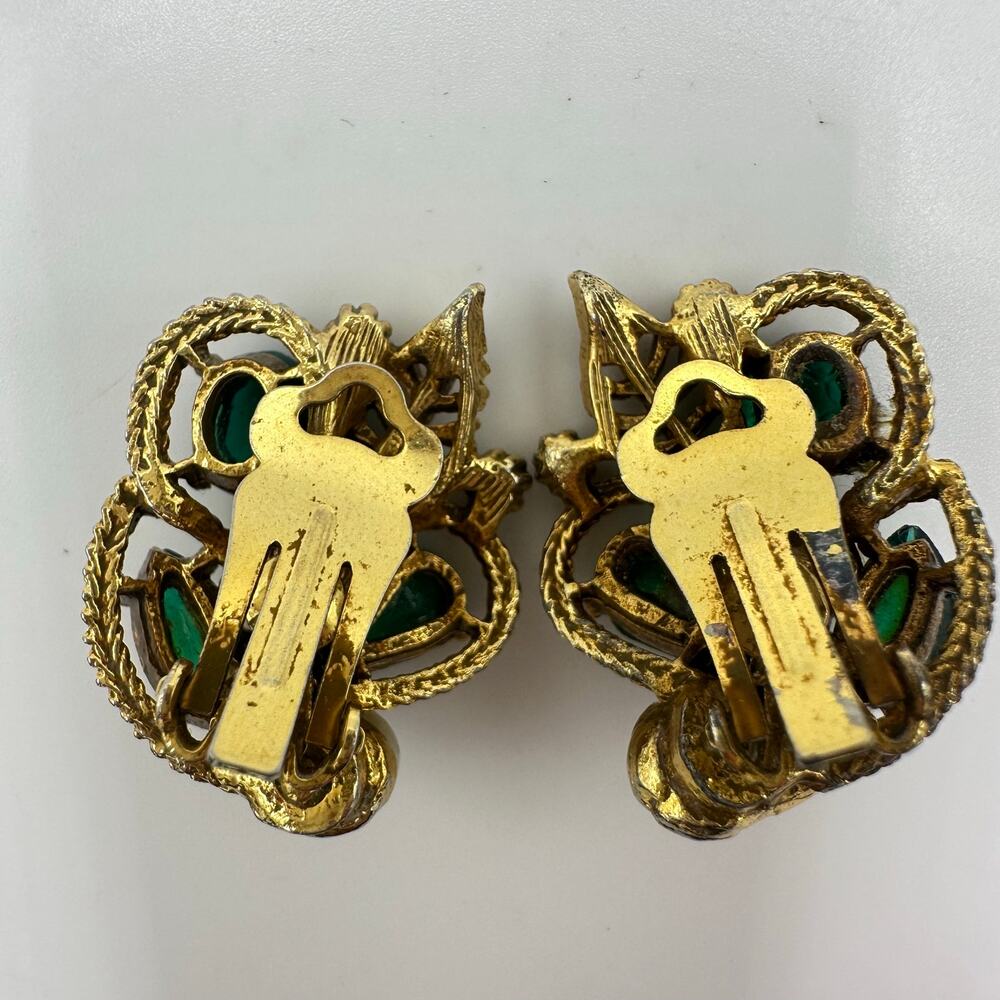 ART vintage gold tone emerald green uranium glass rhinestones clip on earrings - Picture 7 of 8